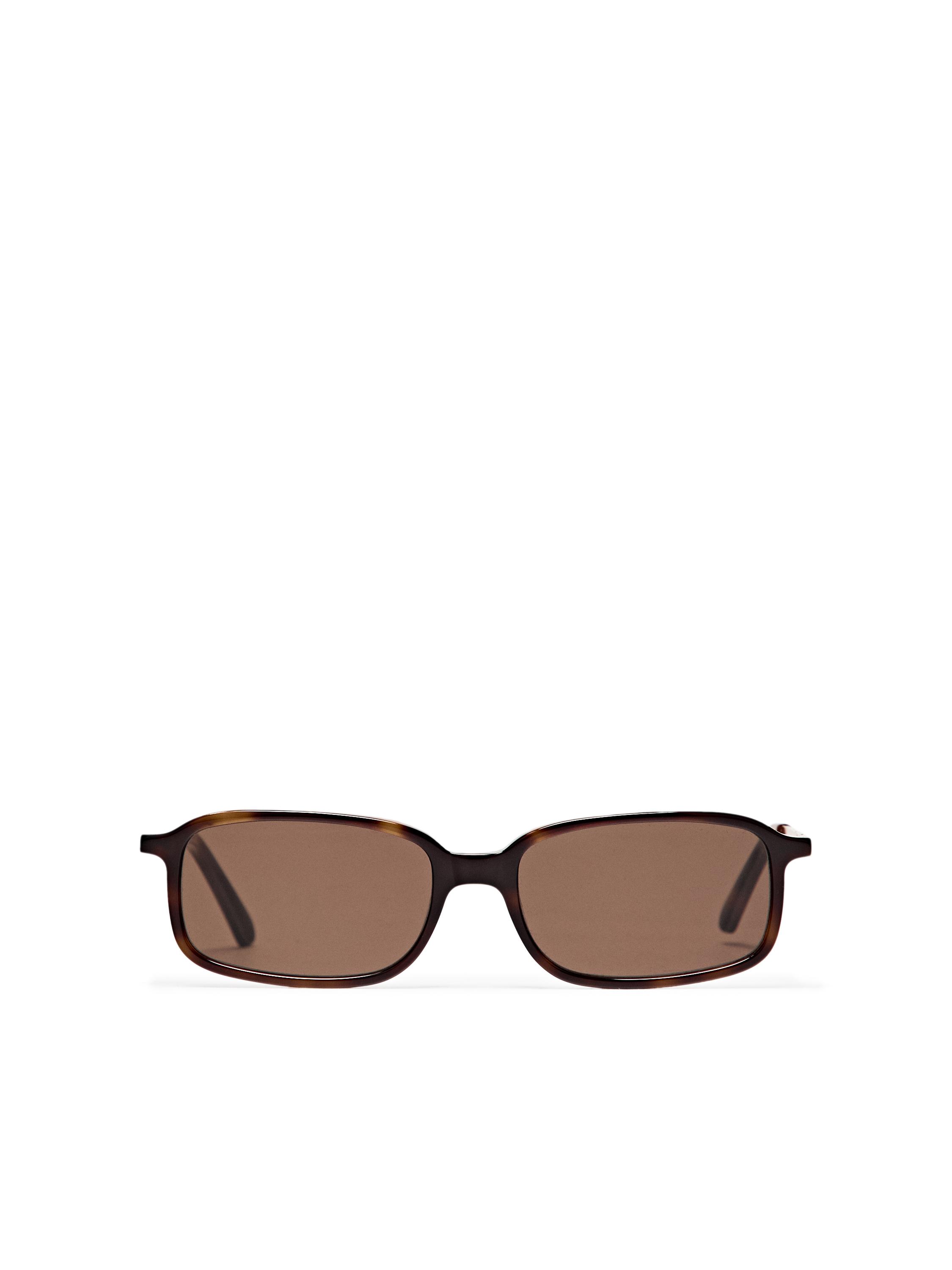 Lunettes de soleil rectangulaires contrastantes